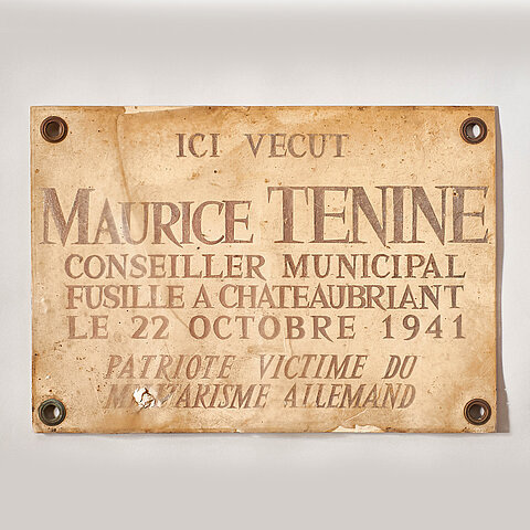 Photo d'une plaque commémorative à Maurice Ténine