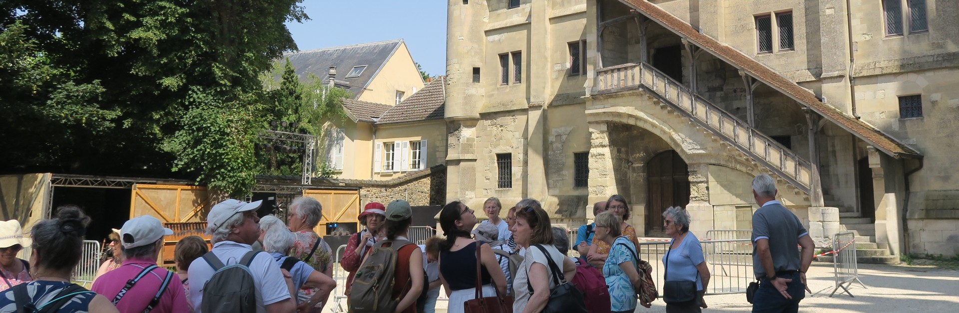 Groupe des Ami·e·s de l'écomusée en visite guidée à Meaux, en juin 2025 