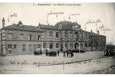 Carte postale de la mairie et des écoles de Fresnes - 1914 - Agrandir l'image 1 sur 4, fenêtre modale