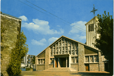 Vue de l'entrée de l'Eglise Notre-Dame de la Merci - Agrandir l'image 3 sur 12, fenêtre modale