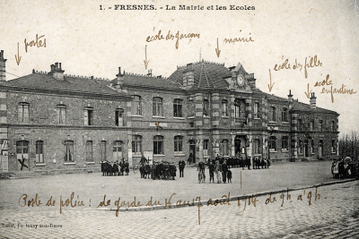 La Mairie, les Ecoles et le bureau de Poste de Fresnes - Agrandir l'image 12 sur 24, fenêtre modale