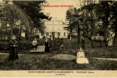 Hommes et femmes posant devant le sanatorium de Sainte-Marguerite, à Fresnes - Agrandir l'image 20 sur 24, fenêtre modale