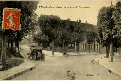 Femmes en voiture sur l'Avenue de Larroumès de L'Haÿ-les-Roses - Agrandir l'image 23 sur 24, fenêtre modale