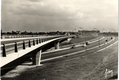 Vue du pont de Rungis au-dessus de l'autoroute - Agrandir l'image 19 sur 20, fenêtre modale