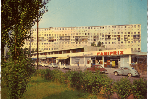 Vue du centre commercial Famiprix, devant la Peupleraie